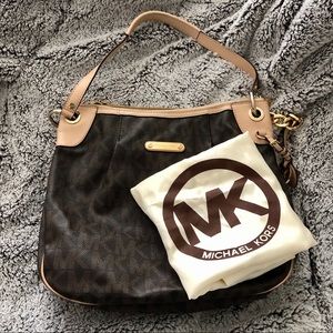 Michael Kors Medium Signature Print Crossbody